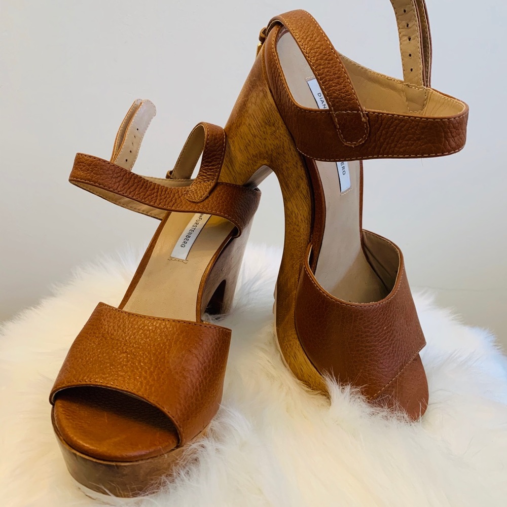 Diane von Furstenberg Open Toed Leather Shoes